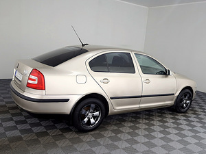 Skoda Octavia Comfortline 1.6 75kW (3 фото из 7)