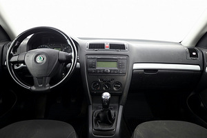 Skoda Octavia Comfortline 1.6 75kW (5 фото из 7)