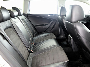 Volkswagen Passat Highline 2.0 TDI 125kW (7 foto / 7)