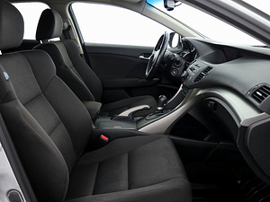Honda Accord Elegance ATM 2.0 115kW (6 фото из 8)