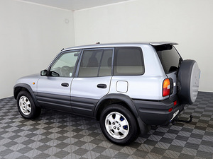 Toyota RAV4 Luxury ATM 2.0 95kW (4 foto / 7)