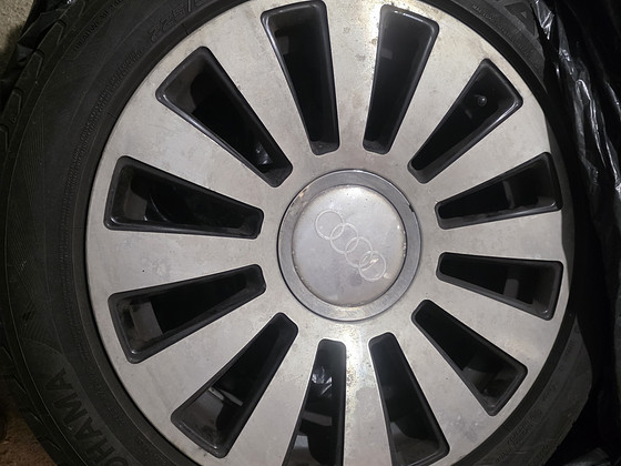 Müüa 3 valuvelge R17 Audi koos rehvidega