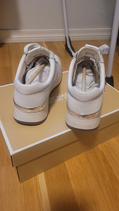 Кроссовки Michael Kors 38 (3 фото из 3)