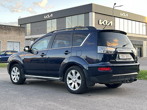 MITSUBISHI OUTLANDER (6 фото из 10)
