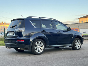 MITSUBISHI OUTLANDER (7 фото из 10)