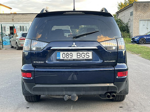 MITSUBISHI OUTLANDER (8 фото из 10)