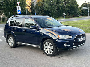 MITSUBISHI OUTLANDER (2 фото из 10)