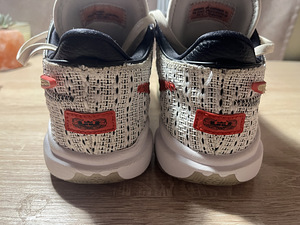 Баскетбольные кроссовки Nike LeBron XX GS (3 фото из 4)