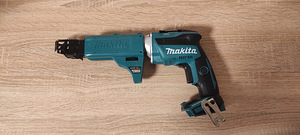 Makita DFS452 akulintkruvikeeraja. Makita kruvikeeraja kipsplaadi jaoks (1 foto / 8)