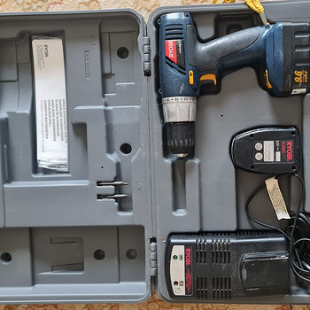 Аккумуляторная дрель RYOBI
