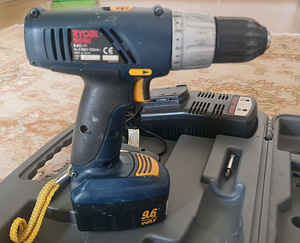 Аккумуляторная дрель RYOBI (2 фото из 4)