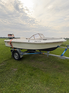 Продажа лодки (1 фото из 6)
