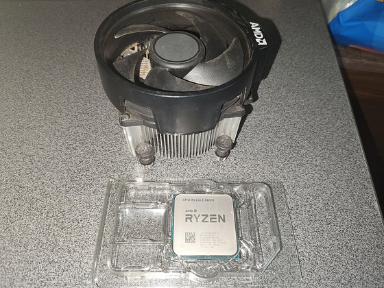 AMD RYZEN 5600x + Wraith Spire