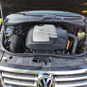 Volkswagen Touareg (6 фото из 15)