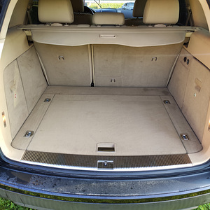 Volkswagen Touareg (13 фото из 15)