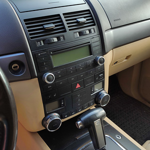 Volkswagen Touareg (11 фото из 15)