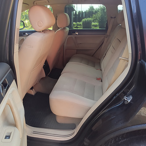 Volkswagen Touareg (8 фото из 15)