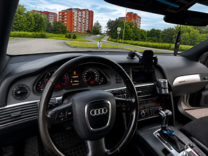 Audi A6C6 3.0 Quattro (7 foto / 10)