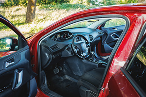 Peugeot 308 (9 фото из 13)