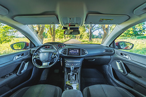 Peugeot 308 (13 фото из 13)