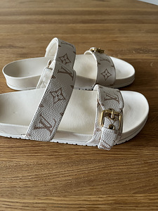 Шлёпанцы Louis Vuitton (3 фото из 4)