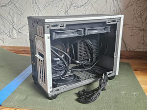 ITX arvuti // RX 7900XT, Ryzen 5 7600, 32GB 6000MHz DDR5 (7 foto / 8)