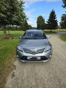 Müün Ukraina registreeringuga Toyota Avensist (2 foto / 15)