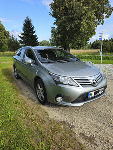 Müün Ukraina registreeringuga Toyota Avensist (4 foto / 15)