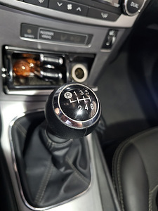 Müün Ukraina registreeringuga Toyota Avensist (9 foto / 15)