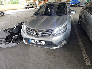 Müün Ukraina registreeringuga Toyota Avensist (13 foto / 15)