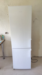 Продам холодильник Hisense (3 фото из 3)