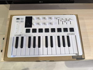 Midi controller Arturia minilab 3 (5 foto / 5)
