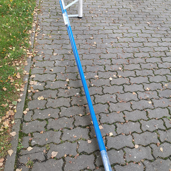 Lume eemaldaja katuselt kilega