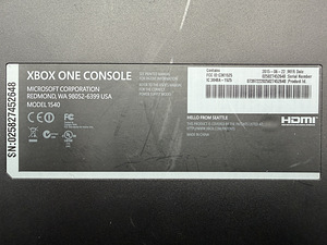 Xbox One konsool puldi, kõrvaklappide ja mikriga (2 foto / 2)