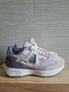 Кроссовки Fila (2 фото из 3)