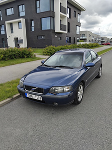 Volvo S60 (1 фото из 12)