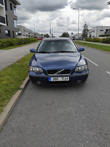 Volvo S60 (2 фото из 12)