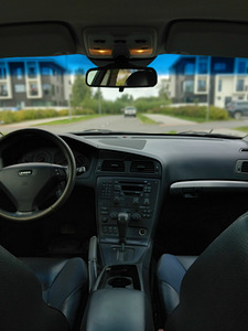 Volvo S60 (6 фото из 12)