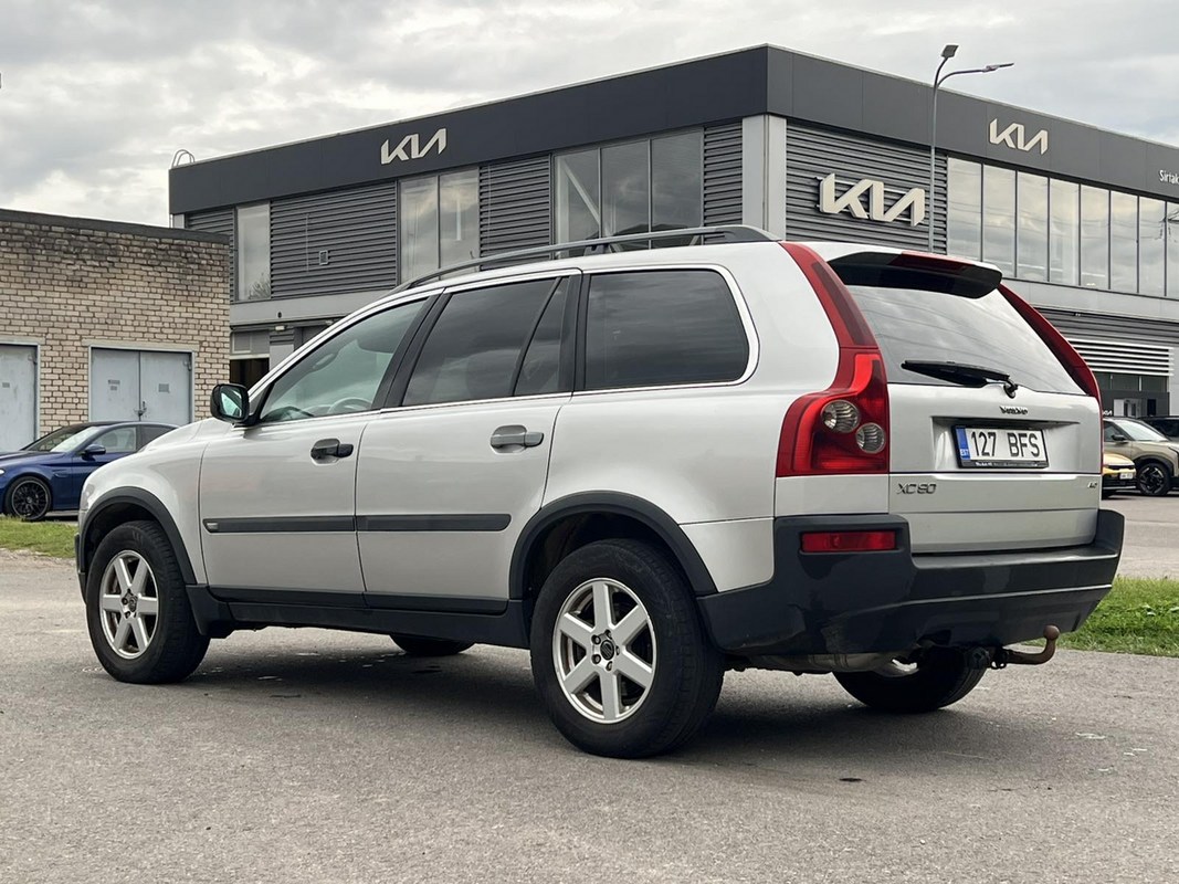 VOLVO XC90