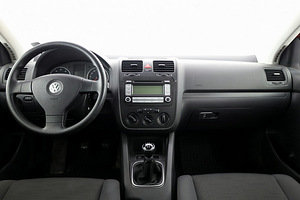 Volkswagen Golf Comfortline 1.6 75kW (5 фото из 7)