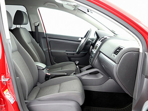 Volkswagen Golf Comfortline 1.6 75kW (6 фото из 7)