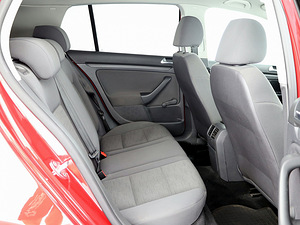 Volkswagen Golf Comfortline 1.6 75kW (7 фото из 7)