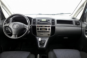 Toyota Corolla Verso Linea Sol 1.6 81kW (5 фото из 8)