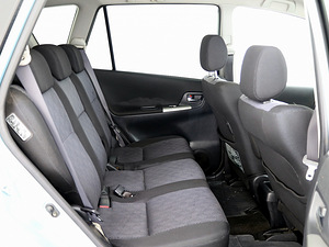 Toyota Corolla Verso Linea Sol 1.6 81kW (7 фото из 8)
