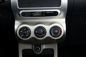 Toyota Urban Cruiser Linea Sol 1.3 74kW (8 foto / 9)
