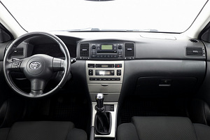 Toyota Corolla Linea Sol Facelift 1.6 81kW (5 фото из 8)