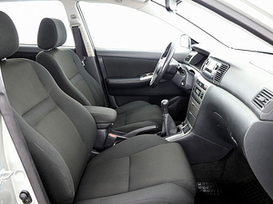 Toyota Corolla Linea Sol Facelift 1.6 81kW (6 фото из 8)