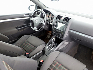 Volkswagen Golf GTI ATM 2.0 147kW (5 фото из 7)