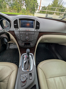 OPEL INSIGNIA SPORTS TOURER универсал (12 фото из 15)