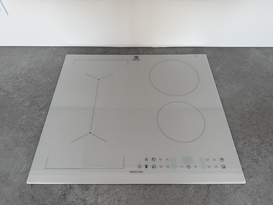 НОВАЯ - белая индукционная варочная панель Electrolux LIV63431BW